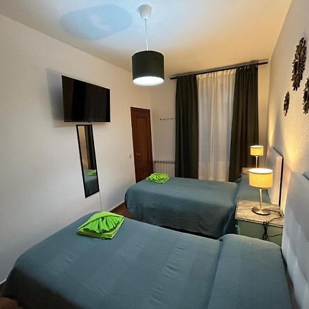 Habitaciones Figueroa Madrid Buitenkant foto